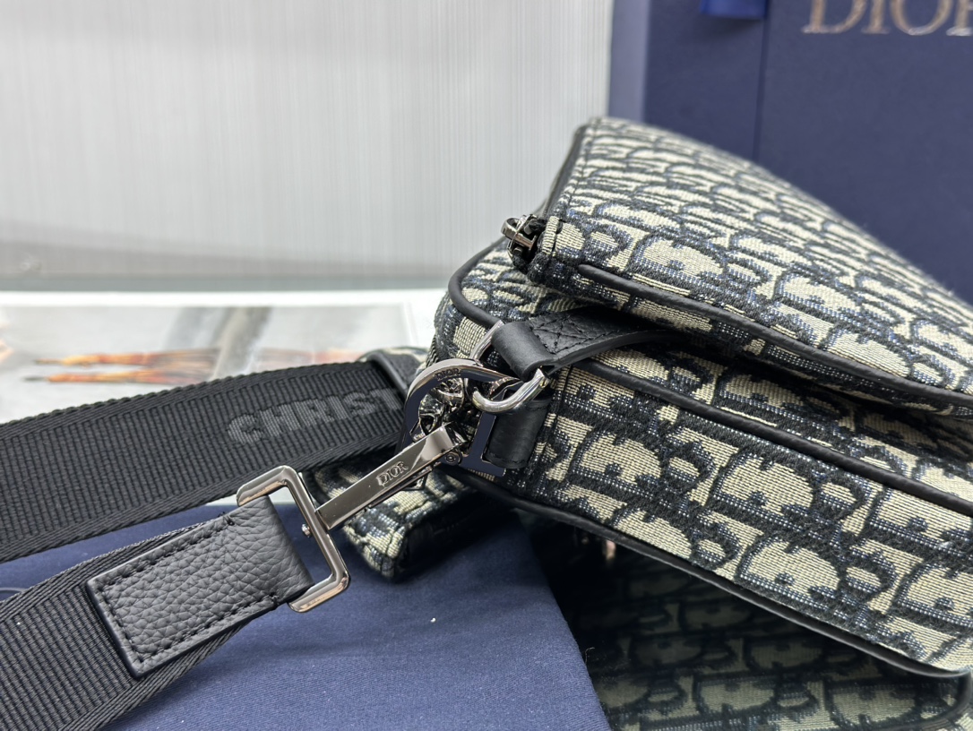 SADDLE TRIPLE POUCH
