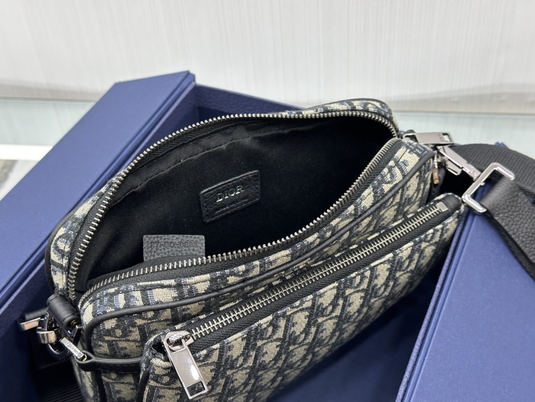 SADDLE TRIPLE POUCH