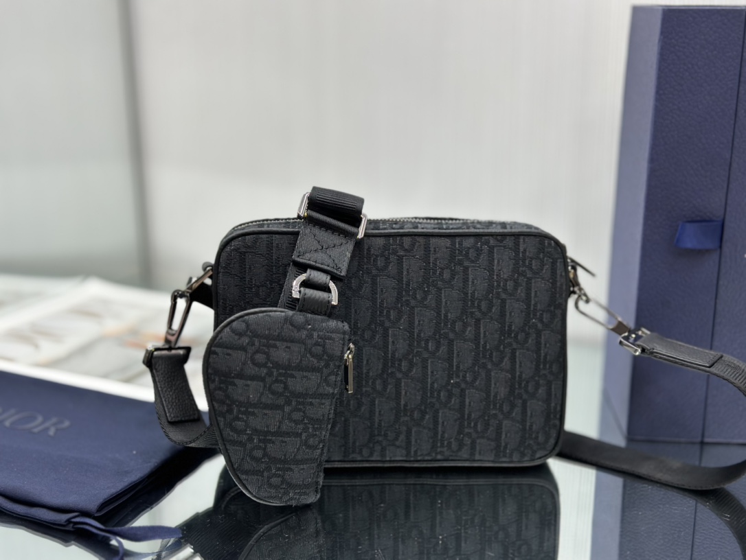 SADDLE TRIPLE POUCH