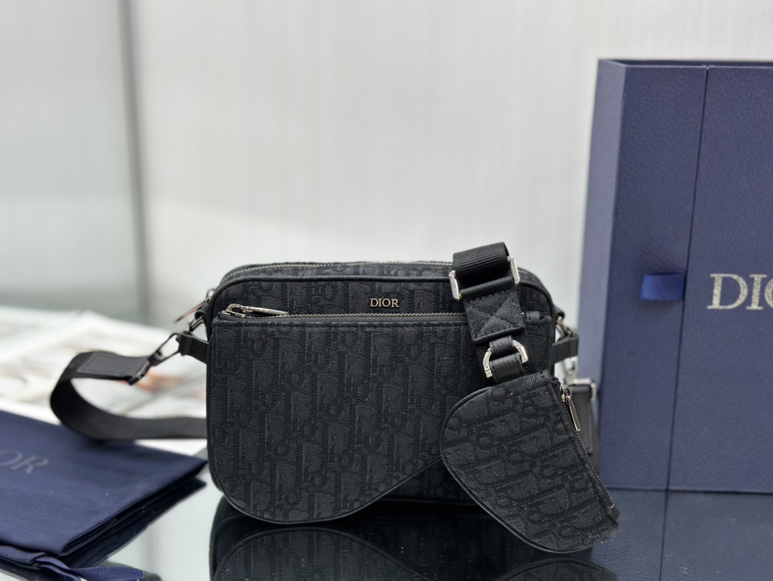 SADDLE TRIPLE POUCH