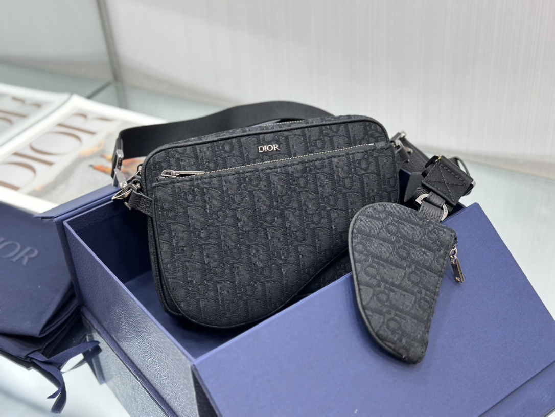 SADDLE TRIPLE POUCH
