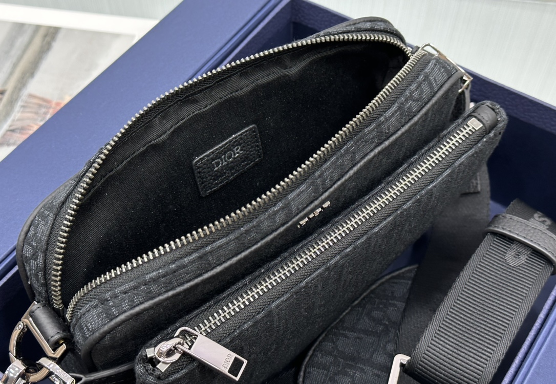 SADDLE TRIPLE POUCH