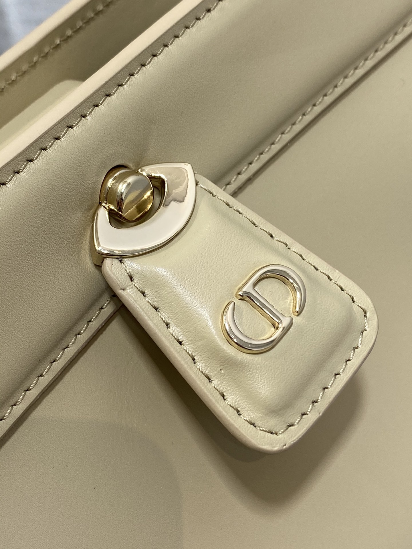 small D*or key bag