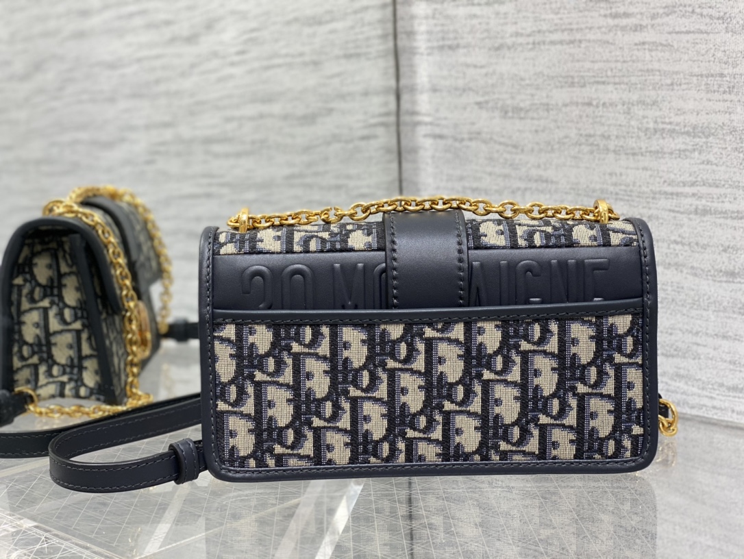 30 MONTAIGNE EAST-WEST BAG WITH CHAIN