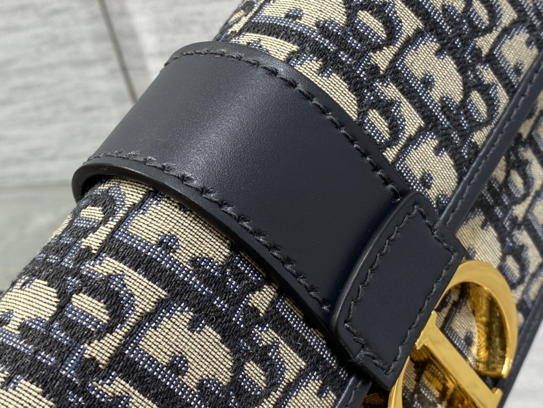 30 MONTAIGNE EAST-WEST BAG WITH CHAIN