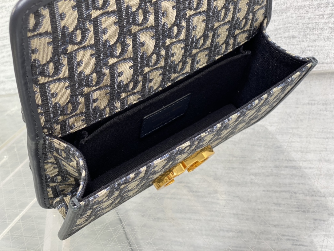 30 MONTAIGNE EAST-WEST BAG WITH CHAIN