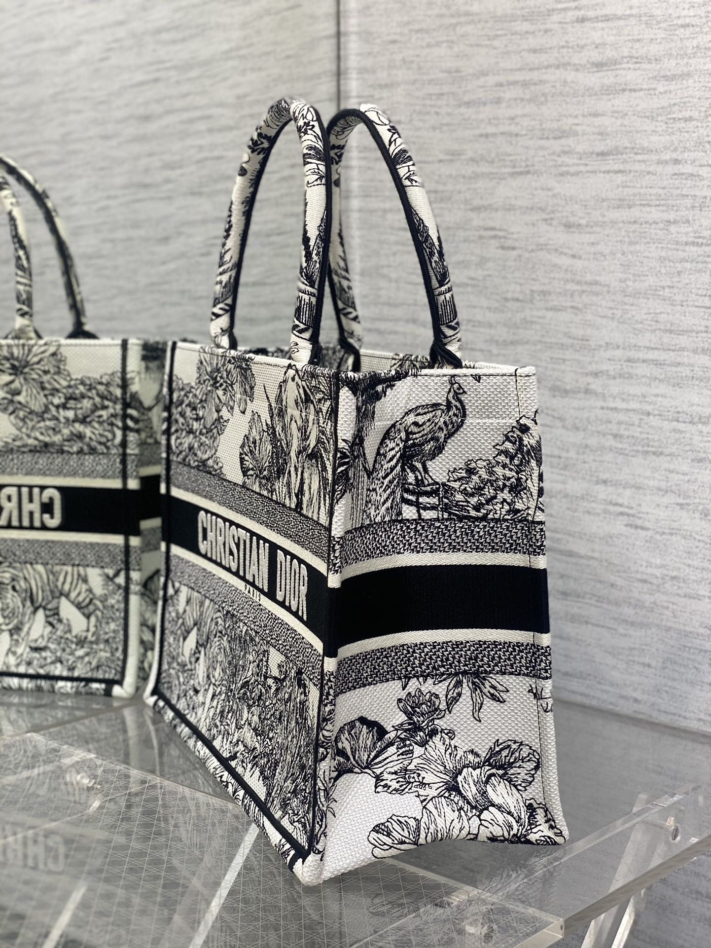 medium D*or book tote