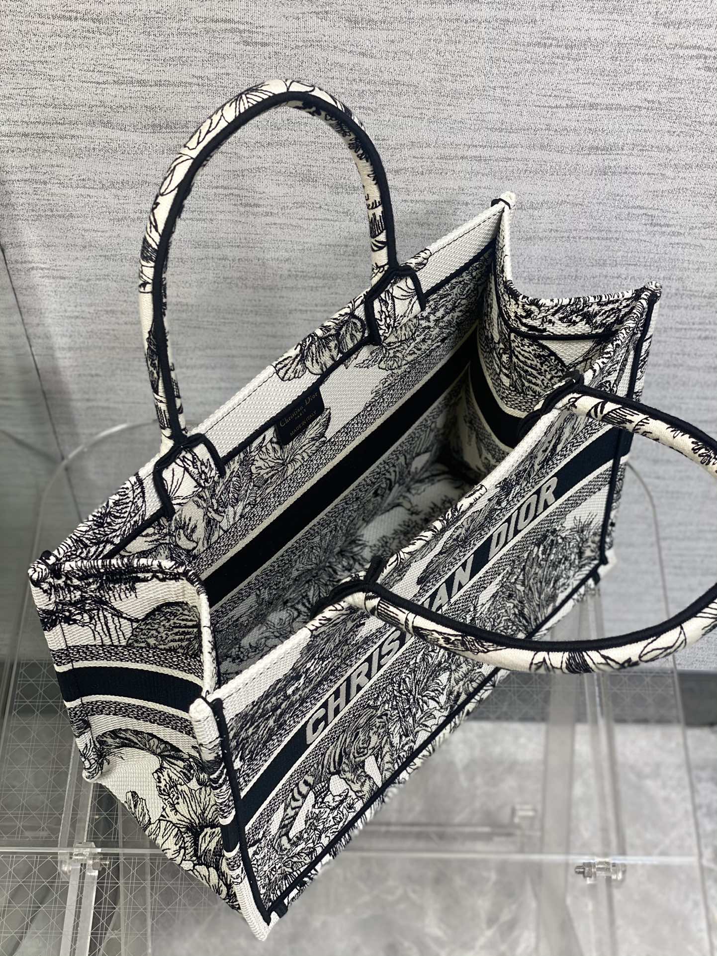 medium D*or book tote