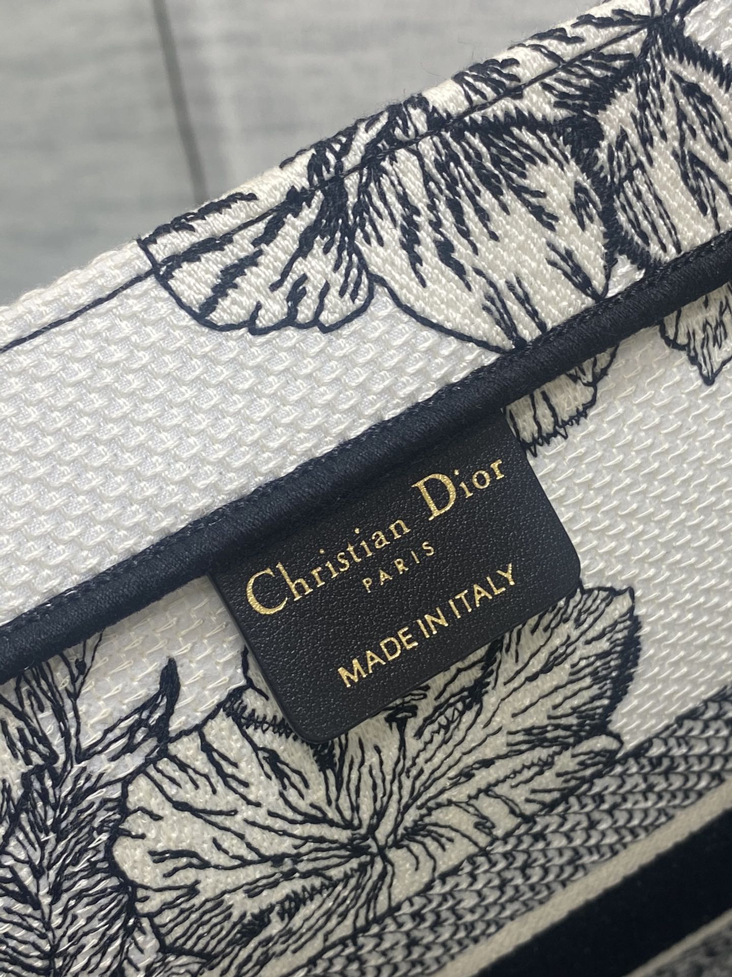 medium D*or book tote
