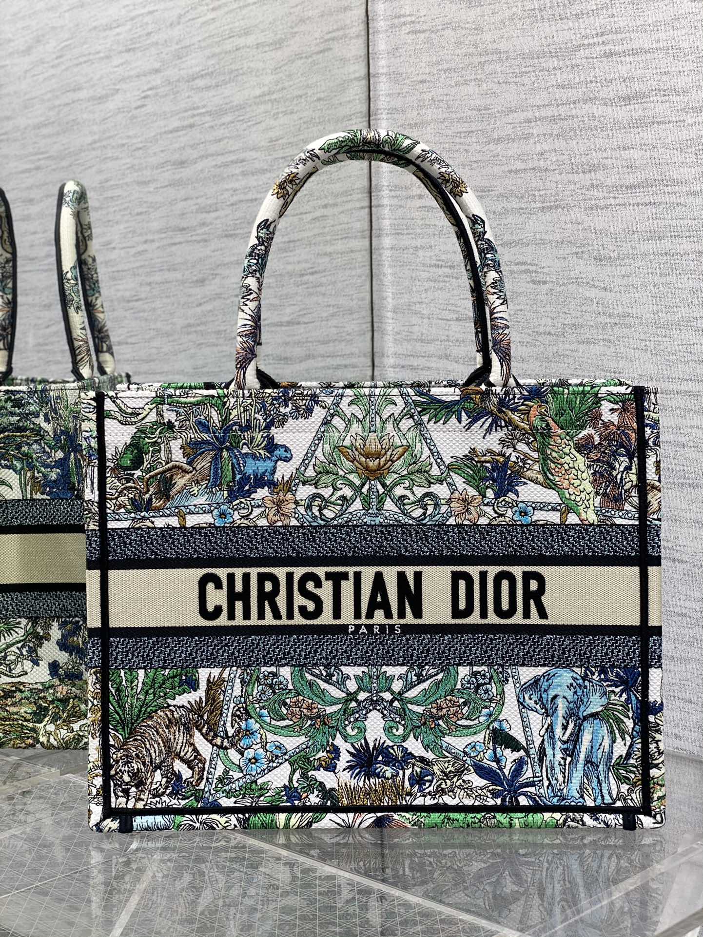 medium D*or book tote