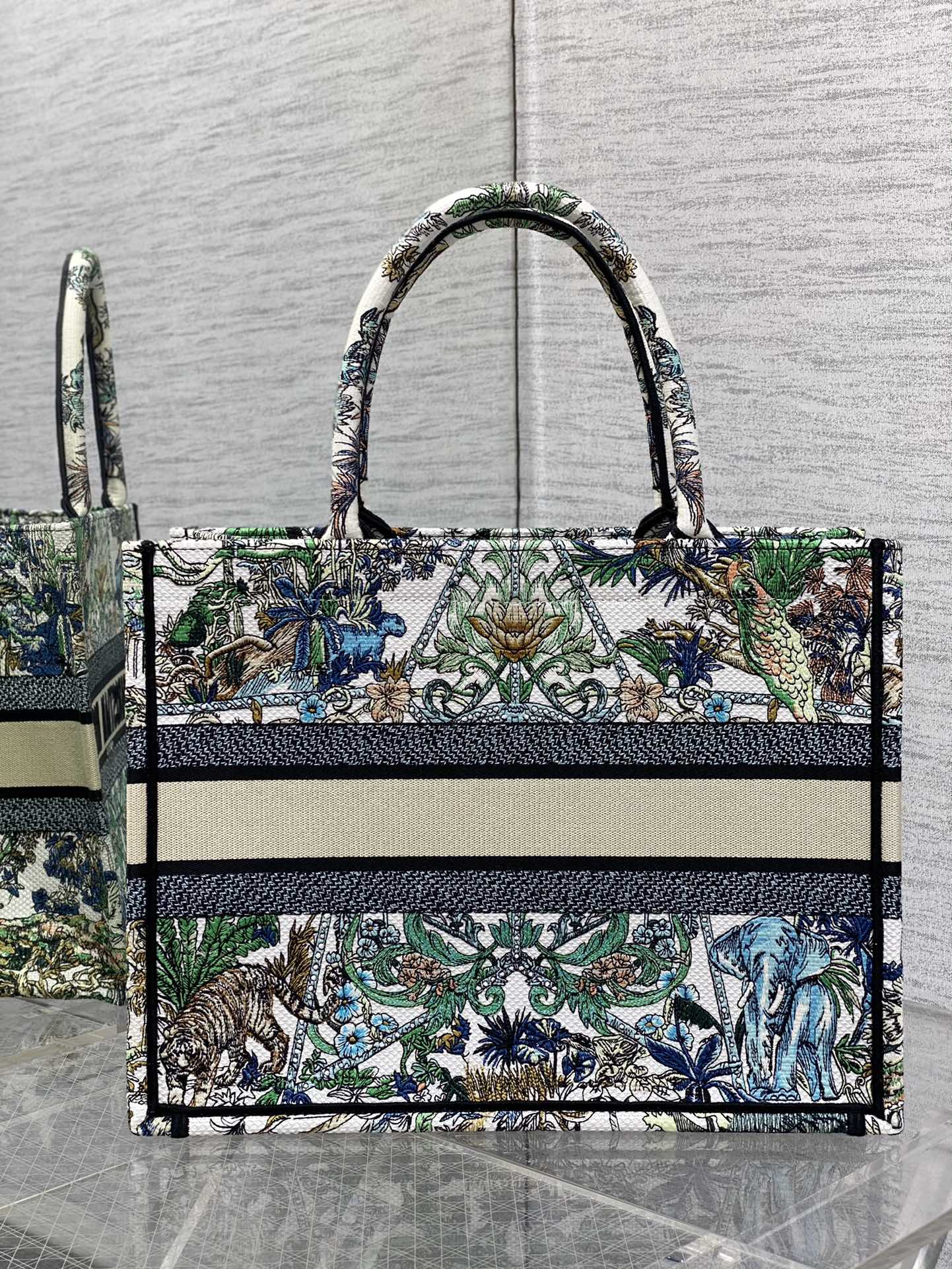 medium D*or book tote