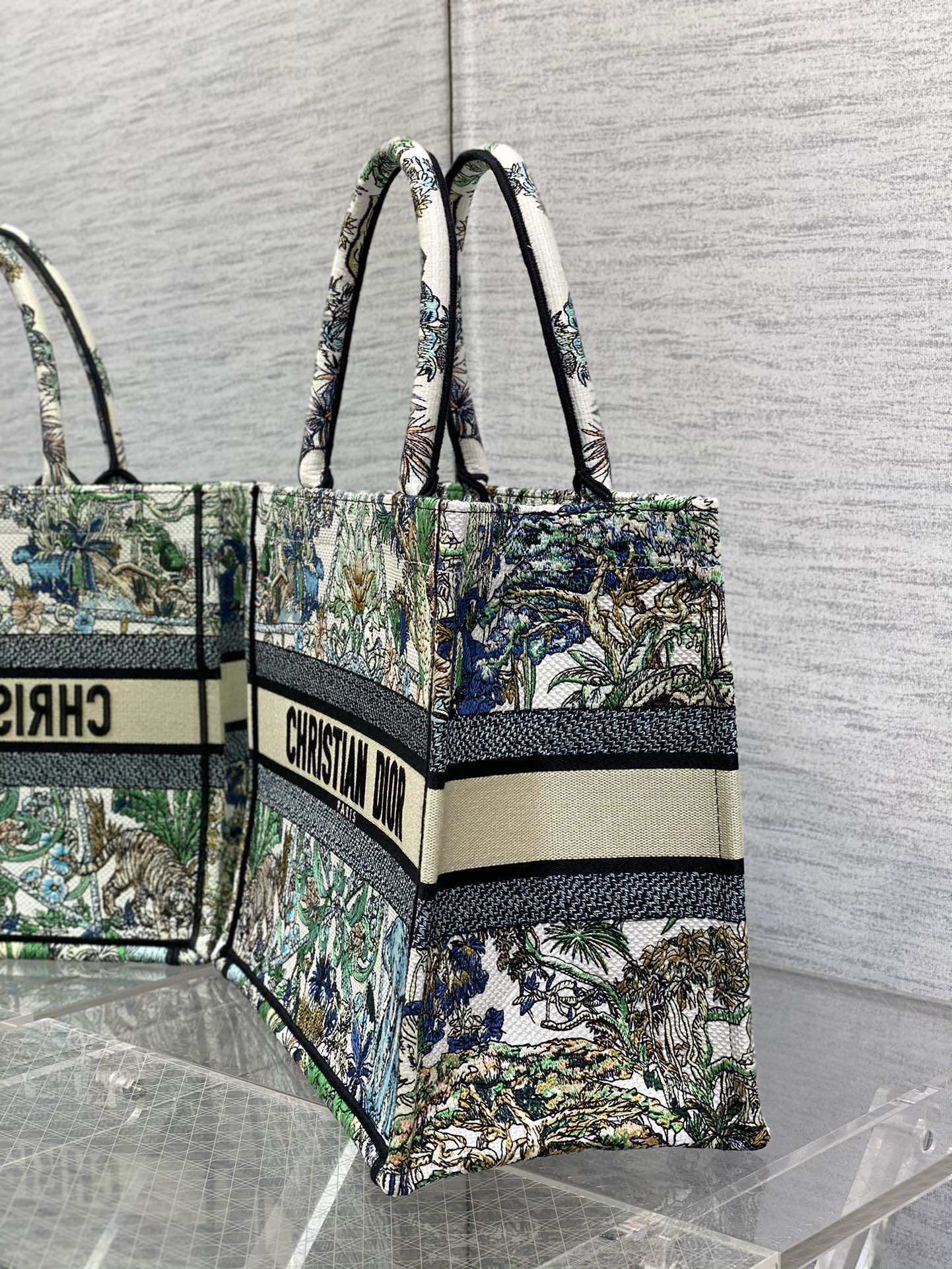 medium D*or book tote