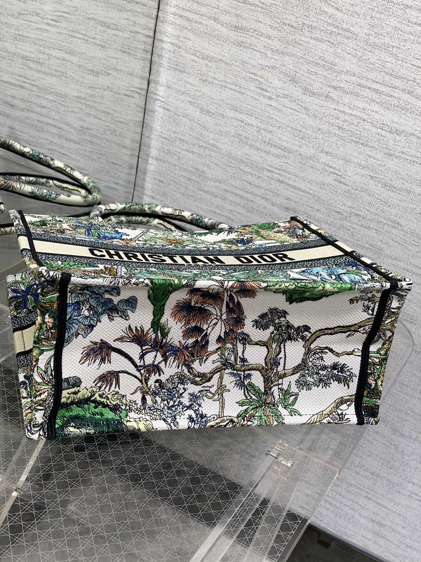 medium D*or book tote