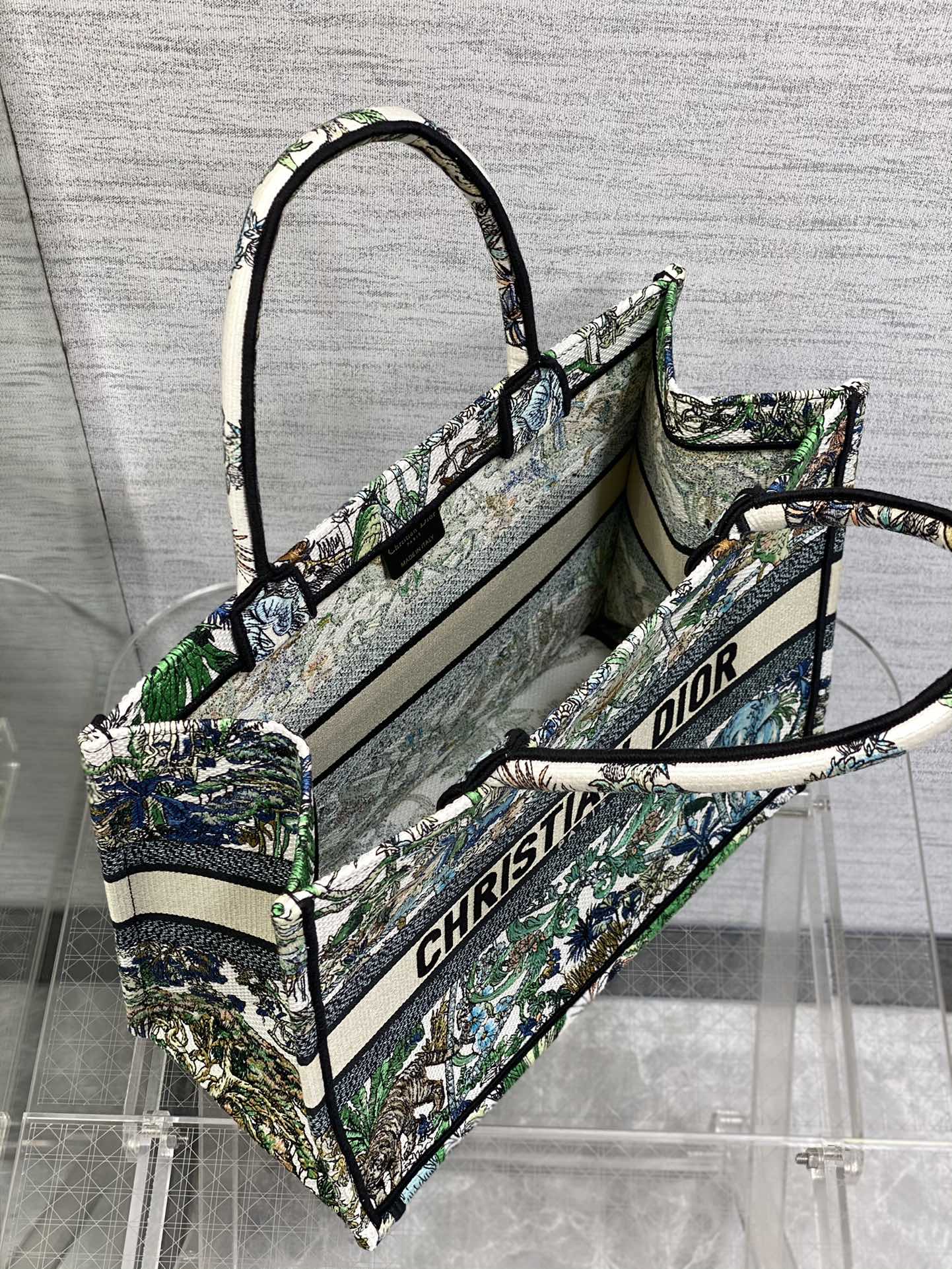 medium D*or book tote
