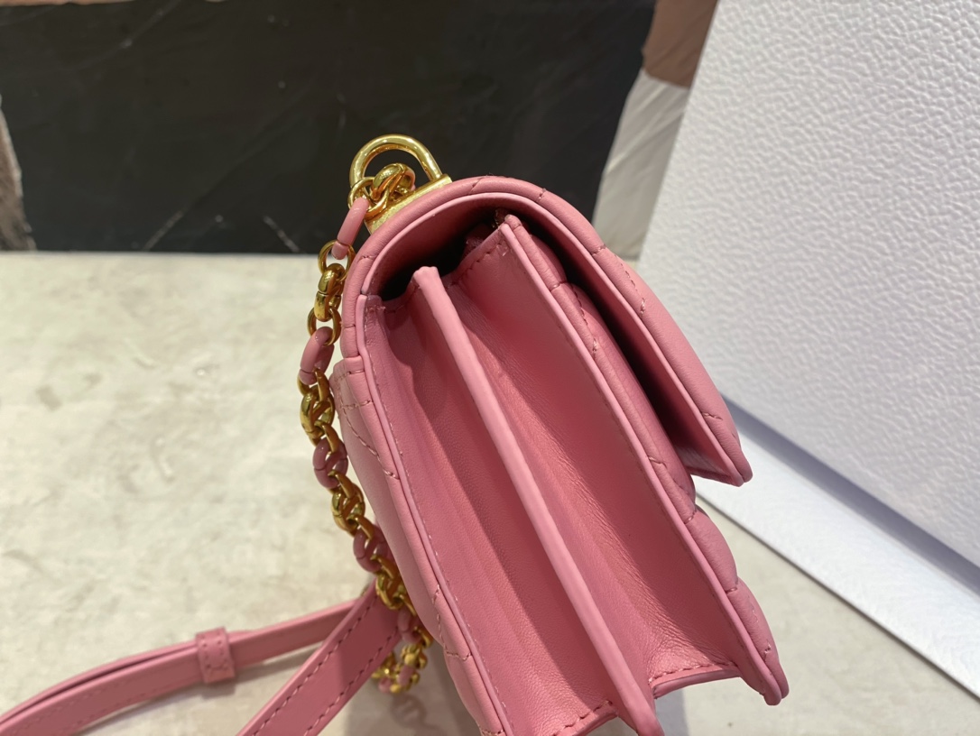 D*or miss caro mini bag