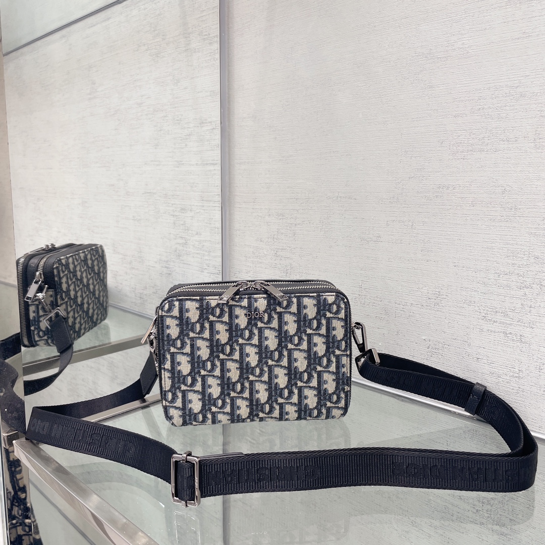 D*or oblique pouch