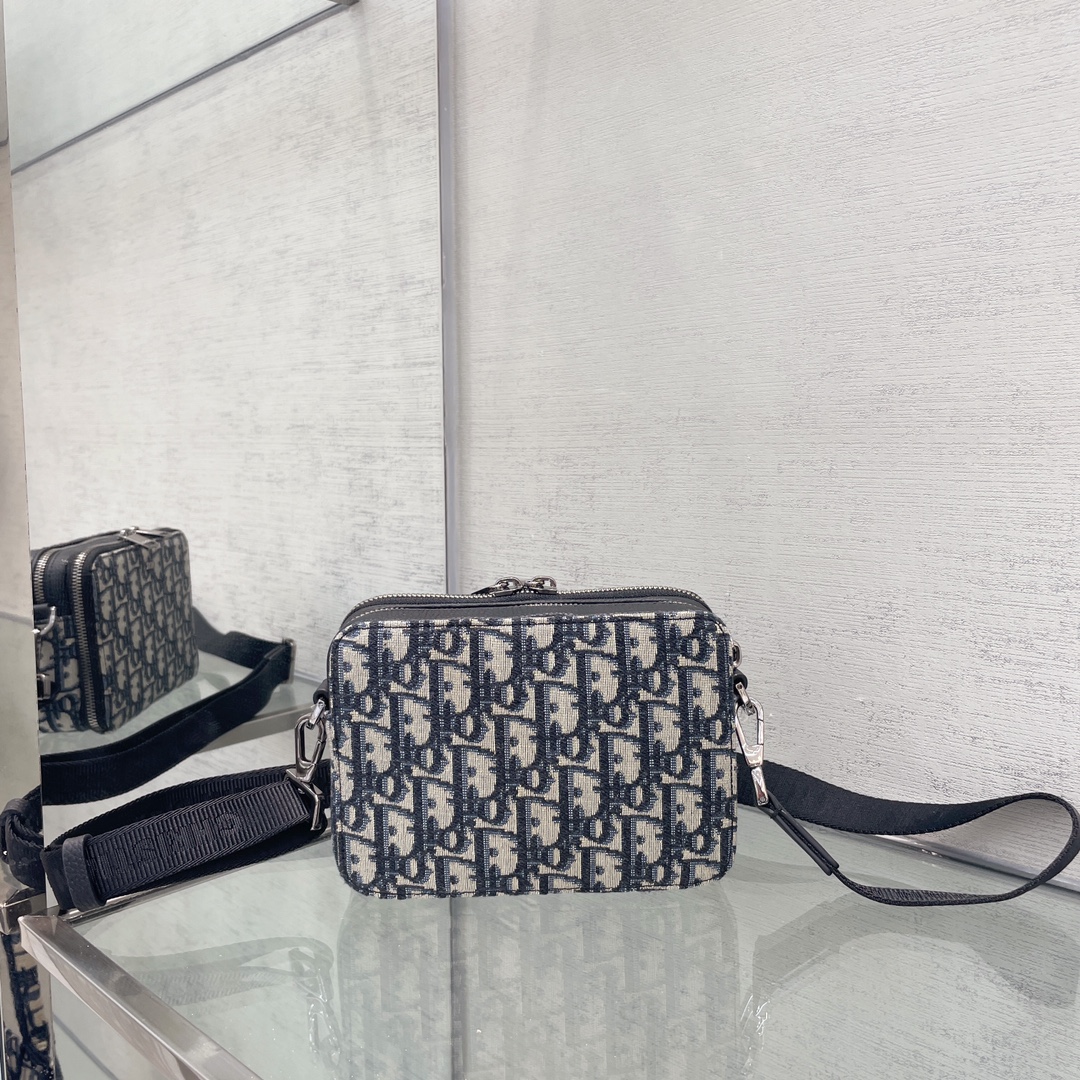 D*or oblique pouch