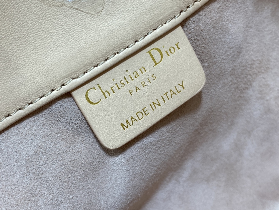 small D*or ammi bag