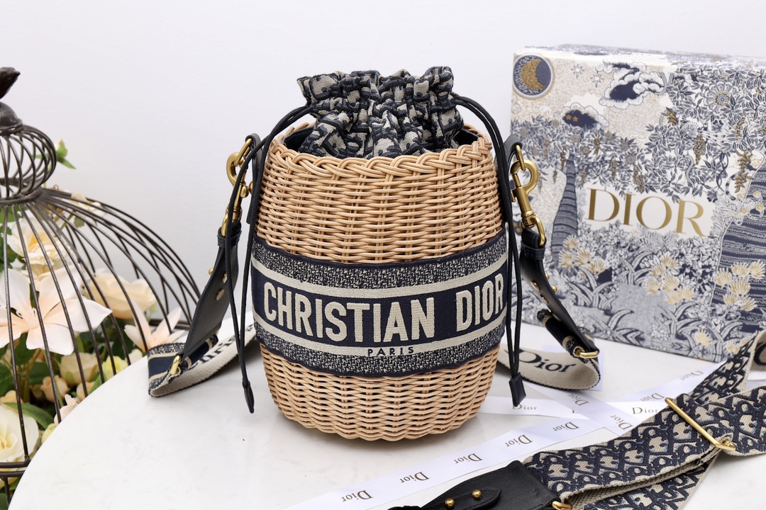 D*or wicker bucket bag mini
