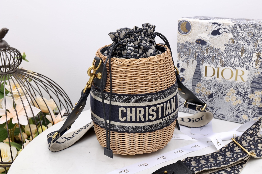 D*or wicker bucket bag mini