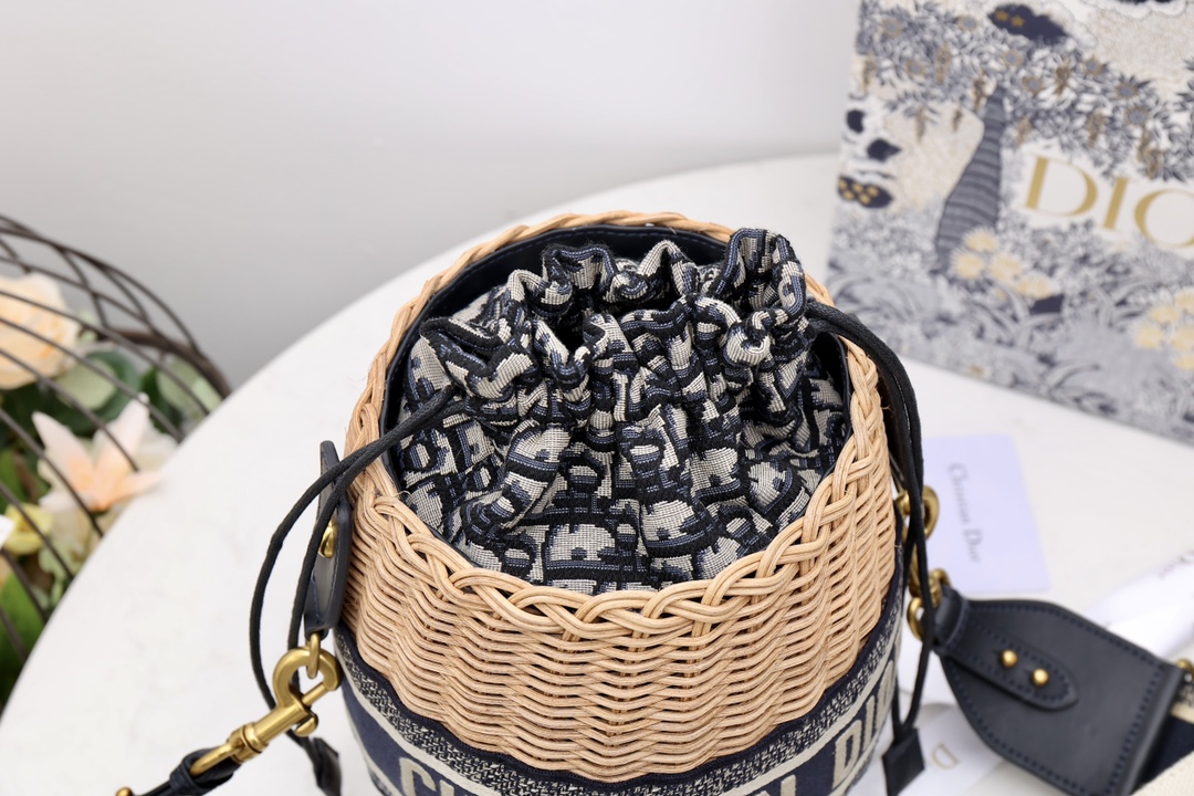 D*or wicker bucket bag mini