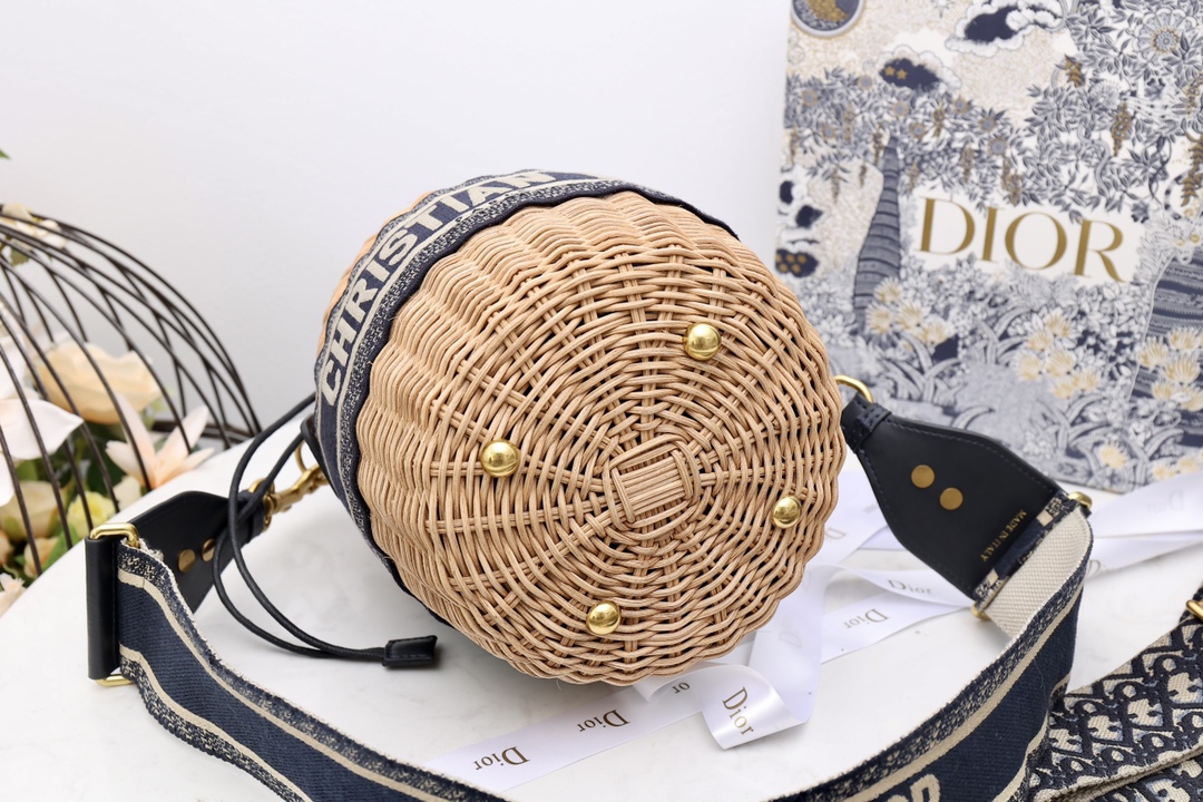 D*or wicker bucket bag mini