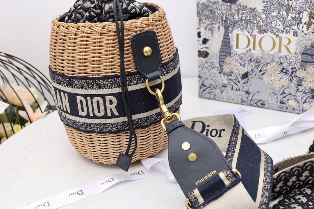 D*or wicker bucket bag mini