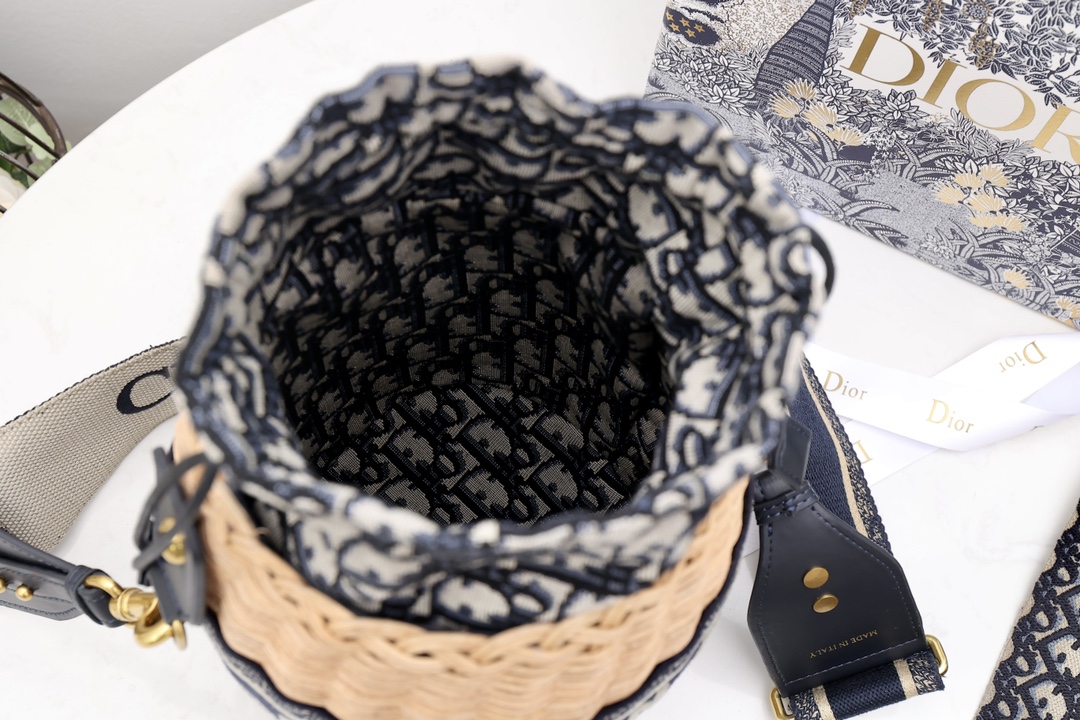 D*or wicker bucket bag mini