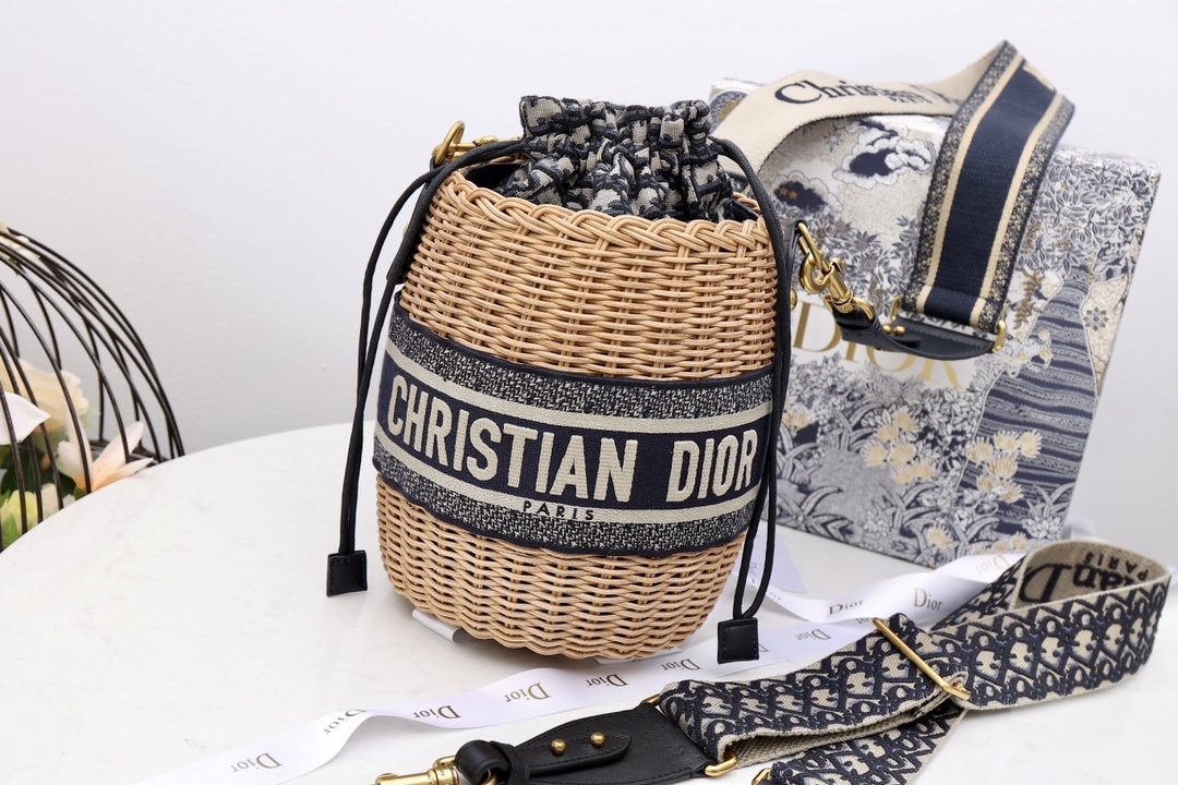D*or wicker bucket bag mini