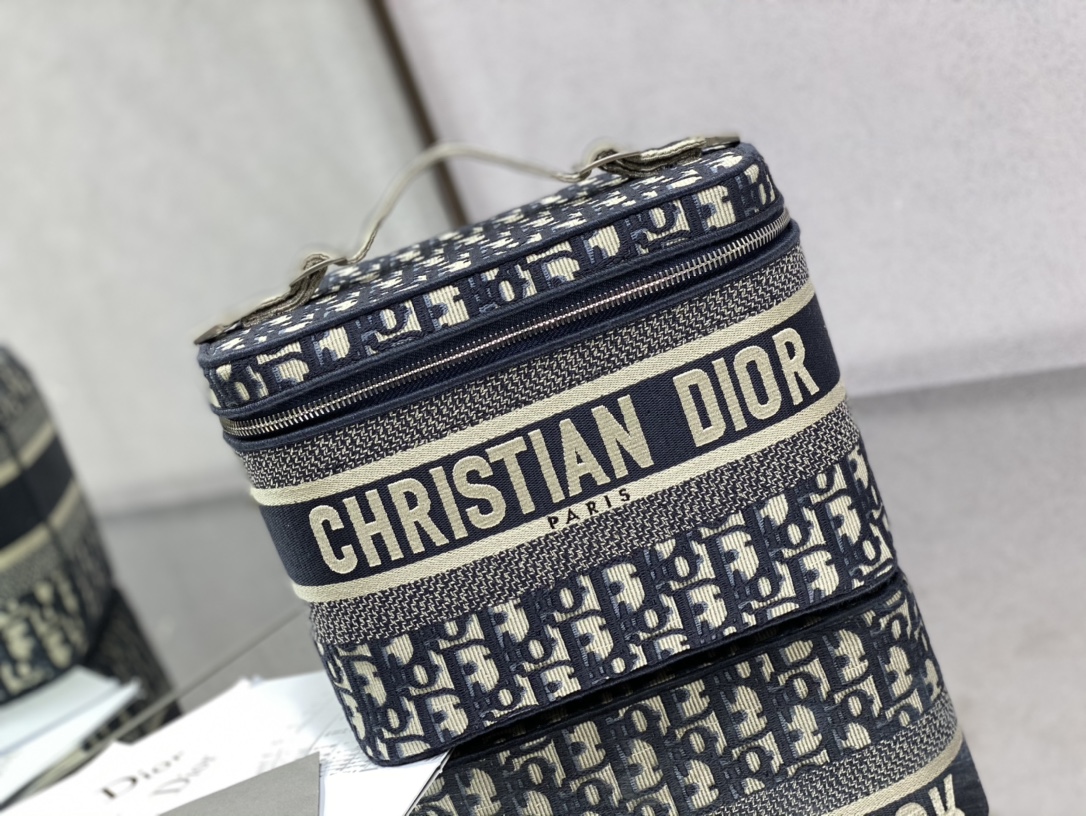 D*or travel vanity