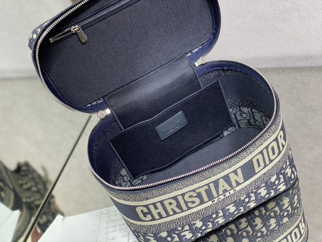 D*or travel vanity