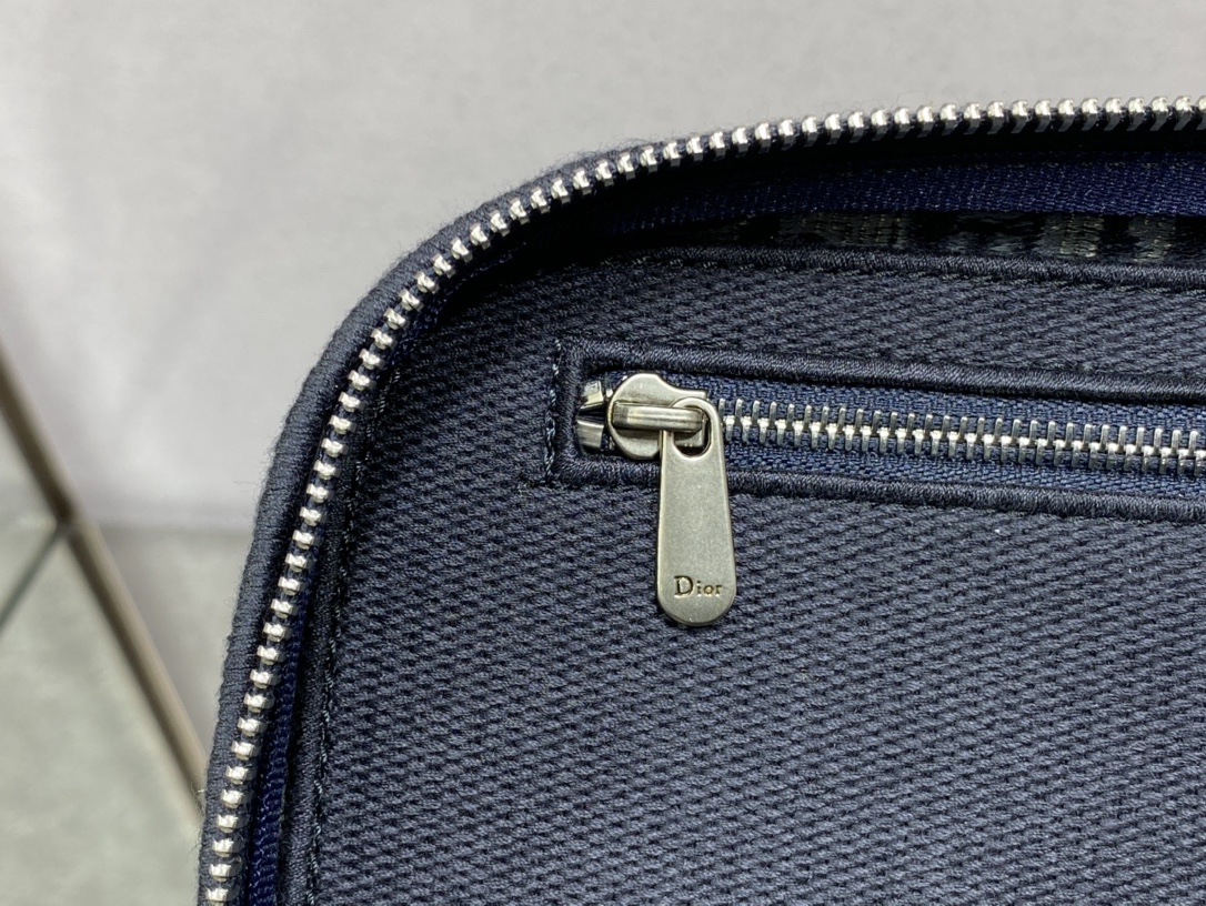 D*or travel vanity