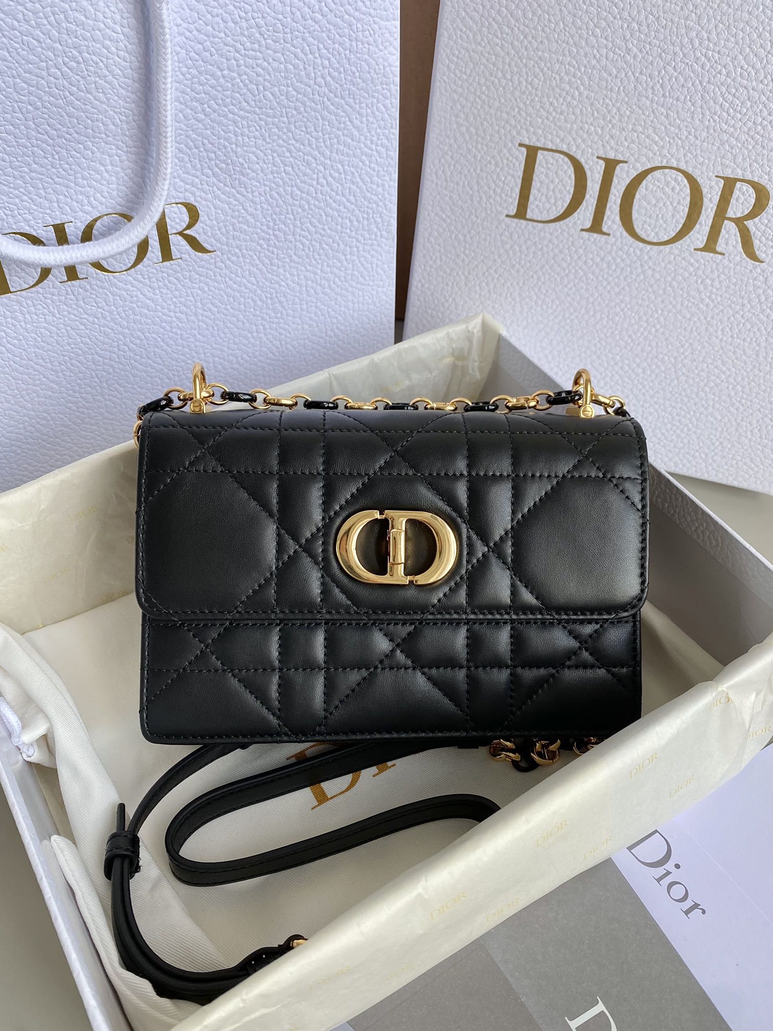 D*or miss caro  bag
