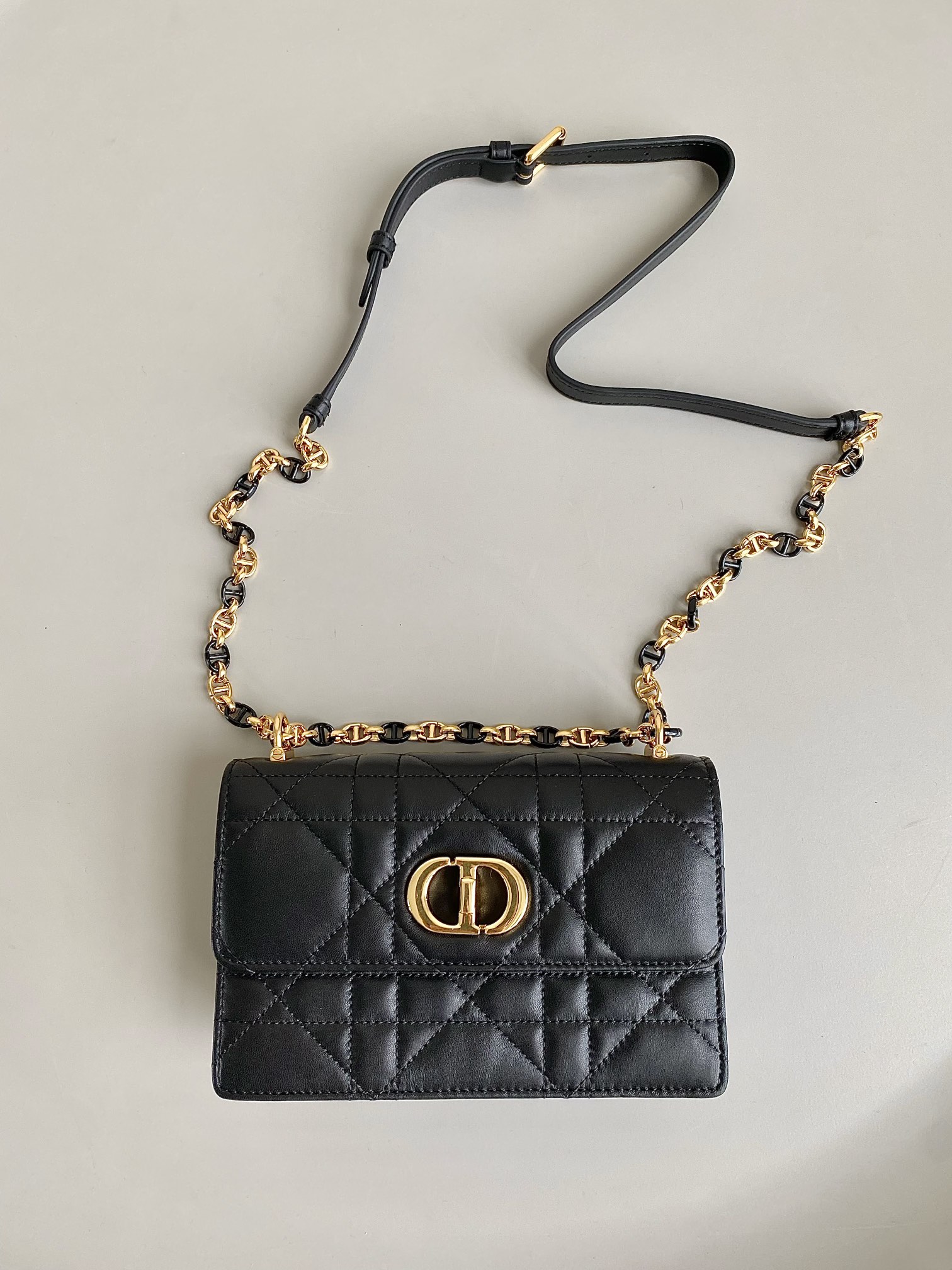 D*or miss caro  bag
