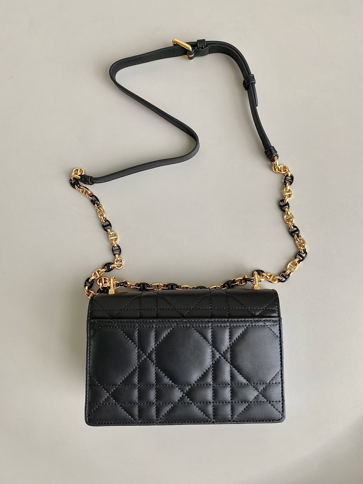 D*or miss caro  bag