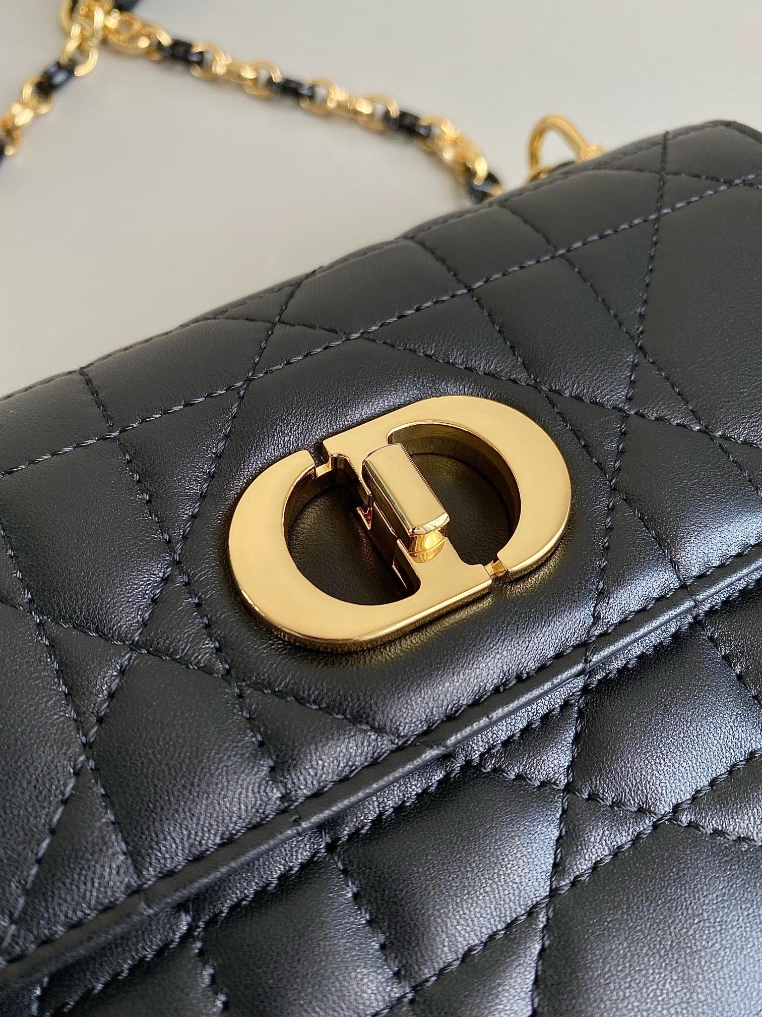 D*or miss caro  bag