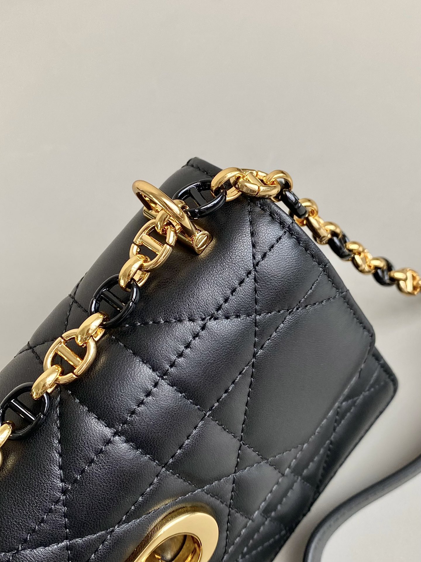 D*or miss caro  bag