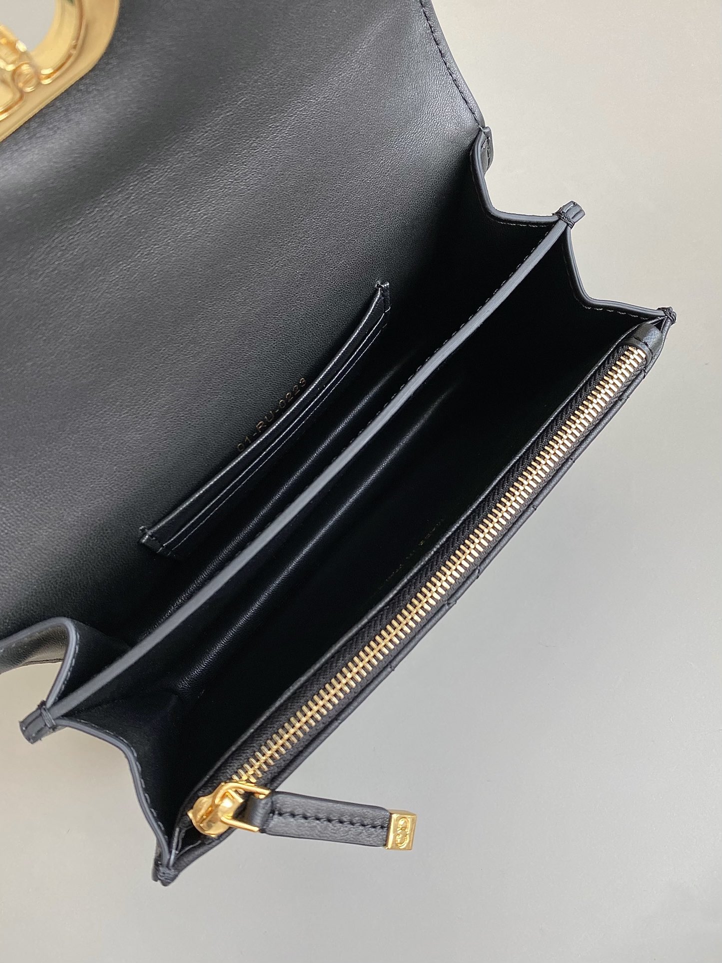 D*or miss caro  bag