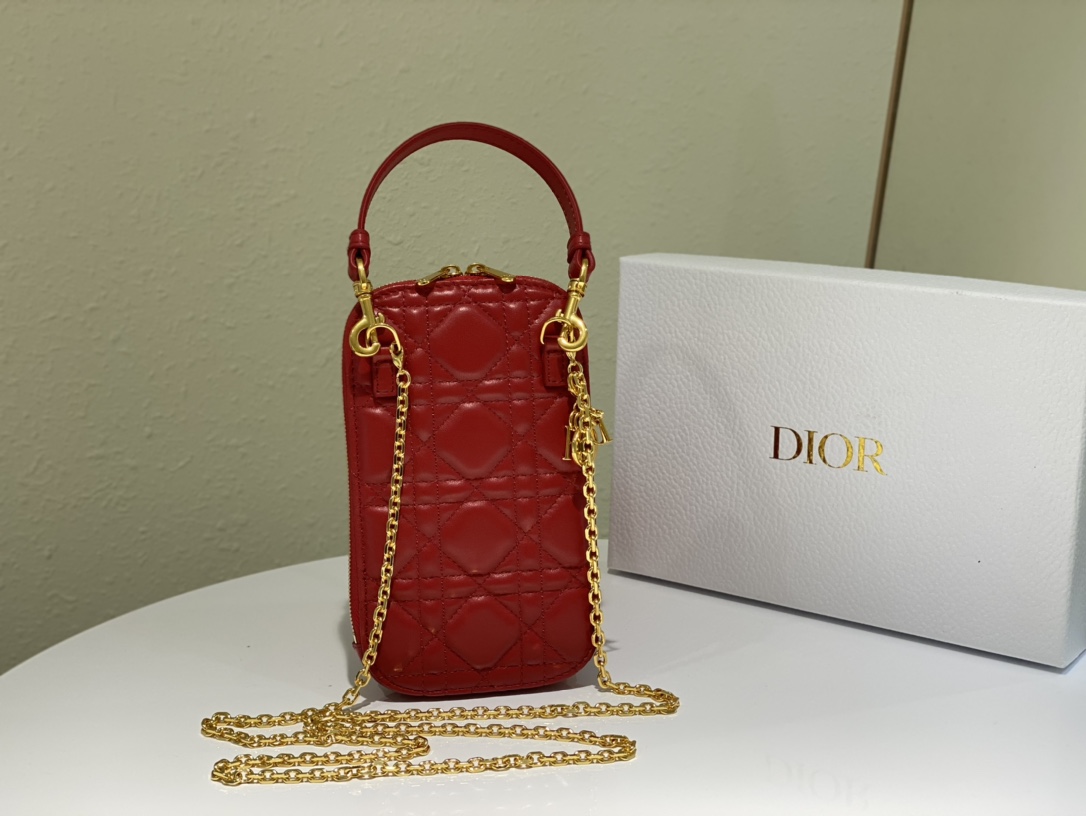 lady D*or phone holder