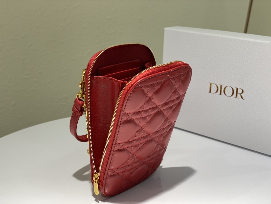 lady D*or phone holder