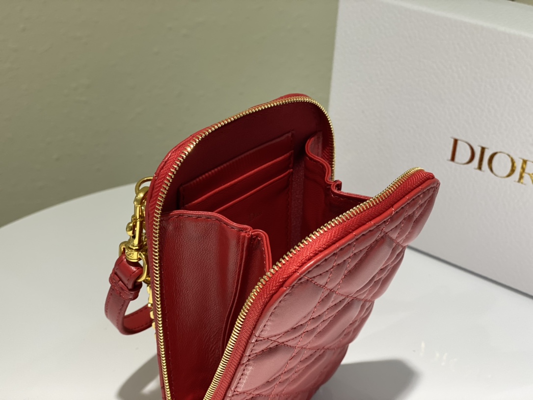lady D*or phone holder
