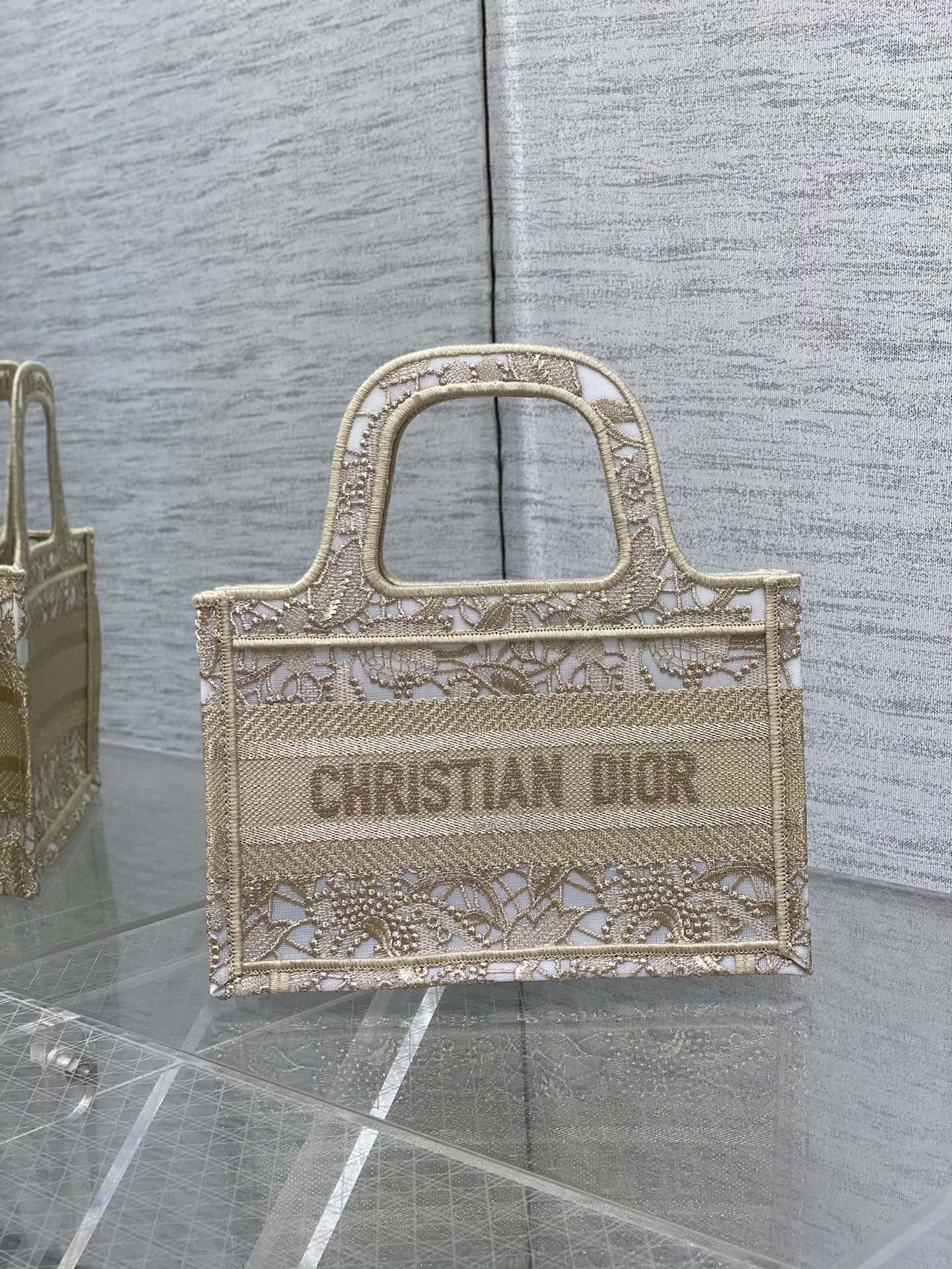 D*or book tote mini