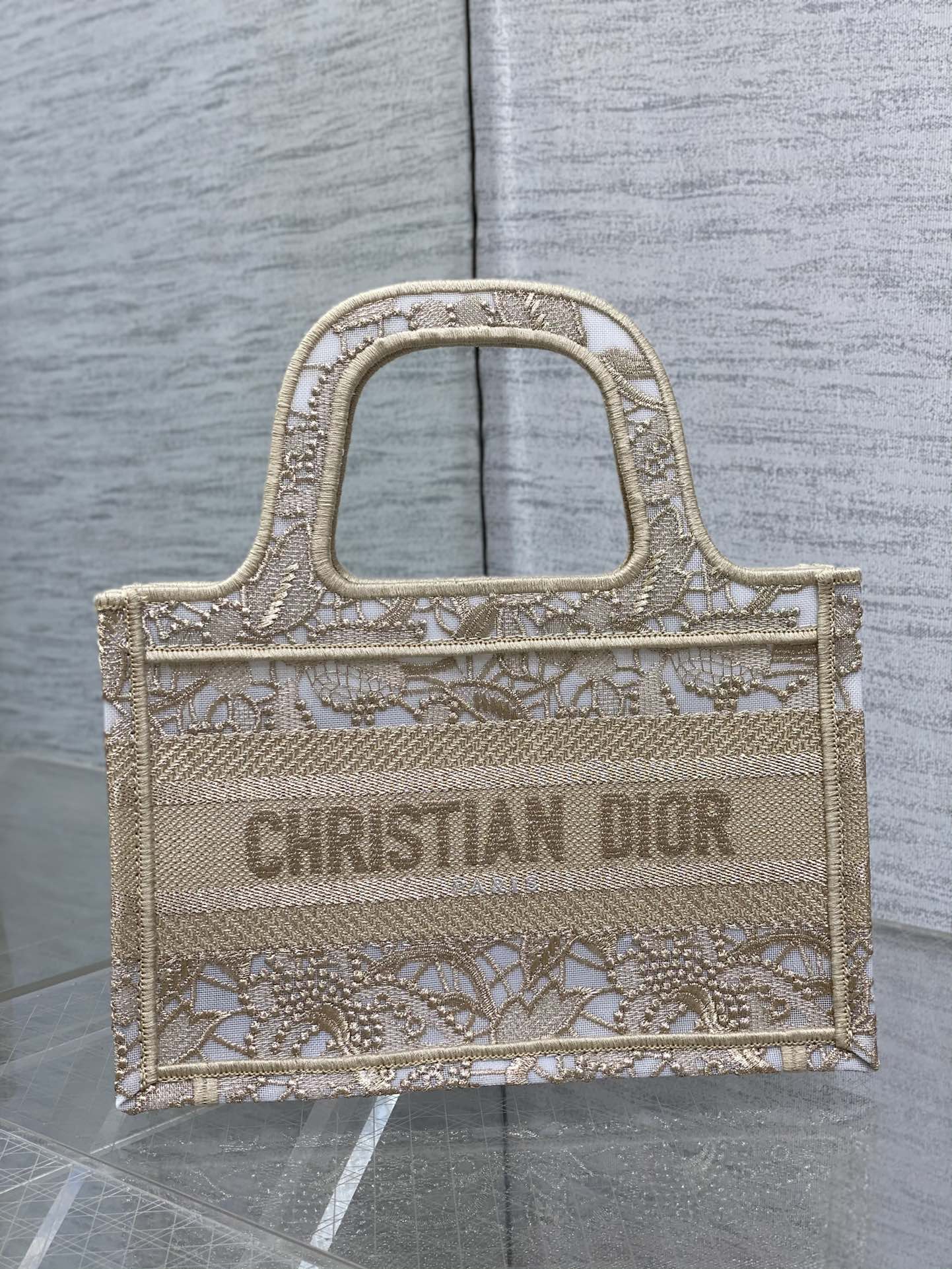 D*or book tote mini