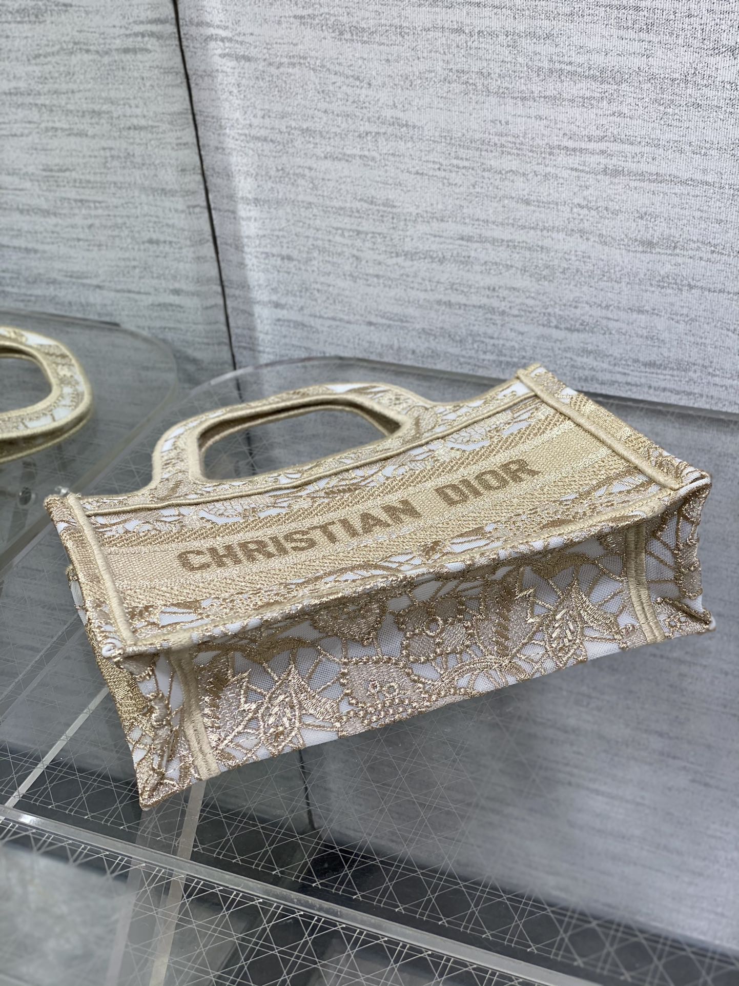 D*or book tote mini