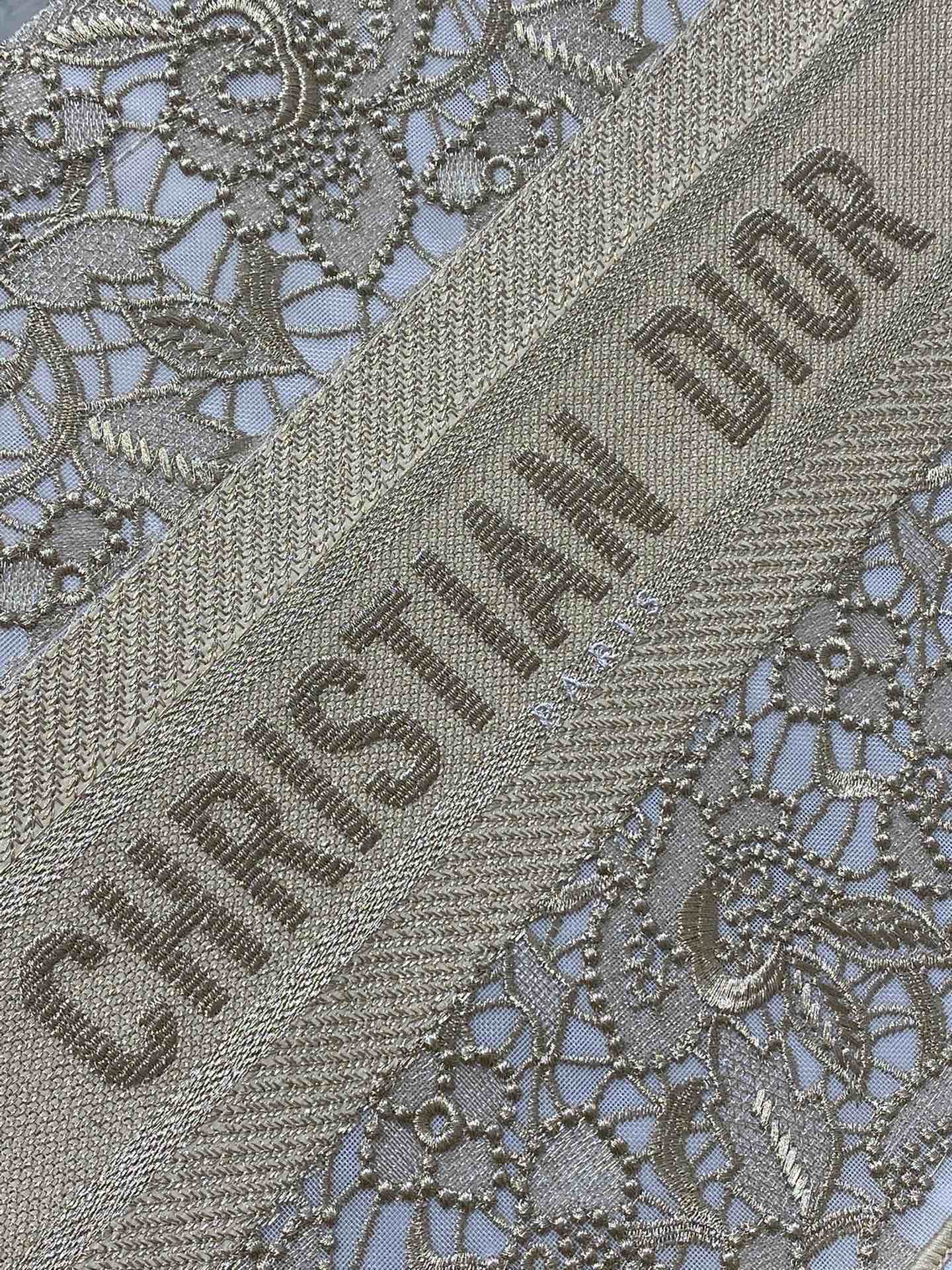 medium D*or book tote