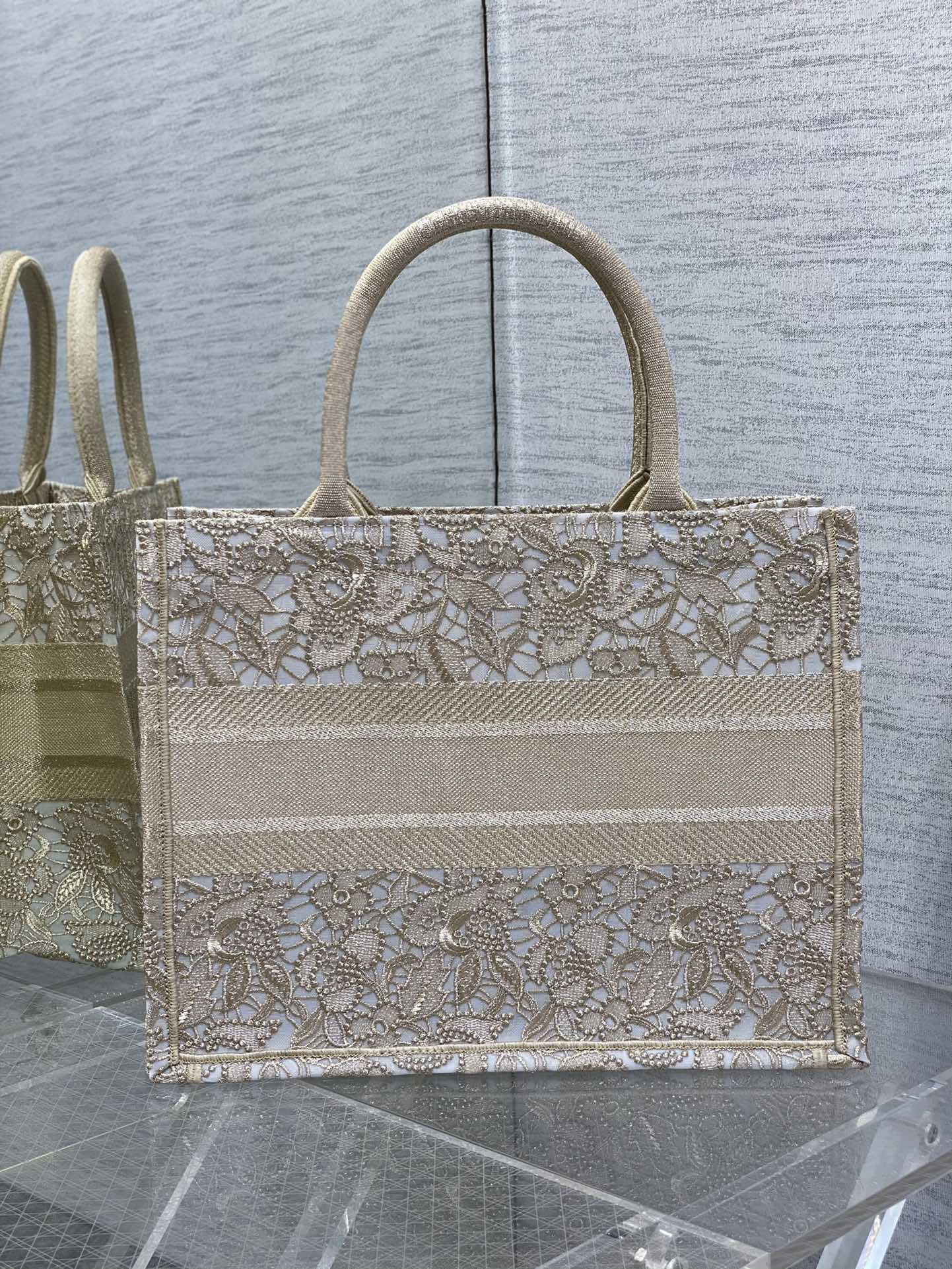medium D*or book tote