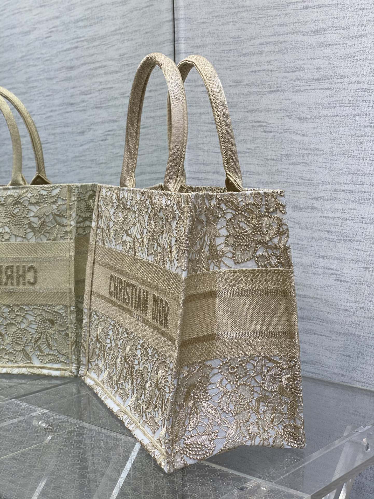 medium D*or book tote
