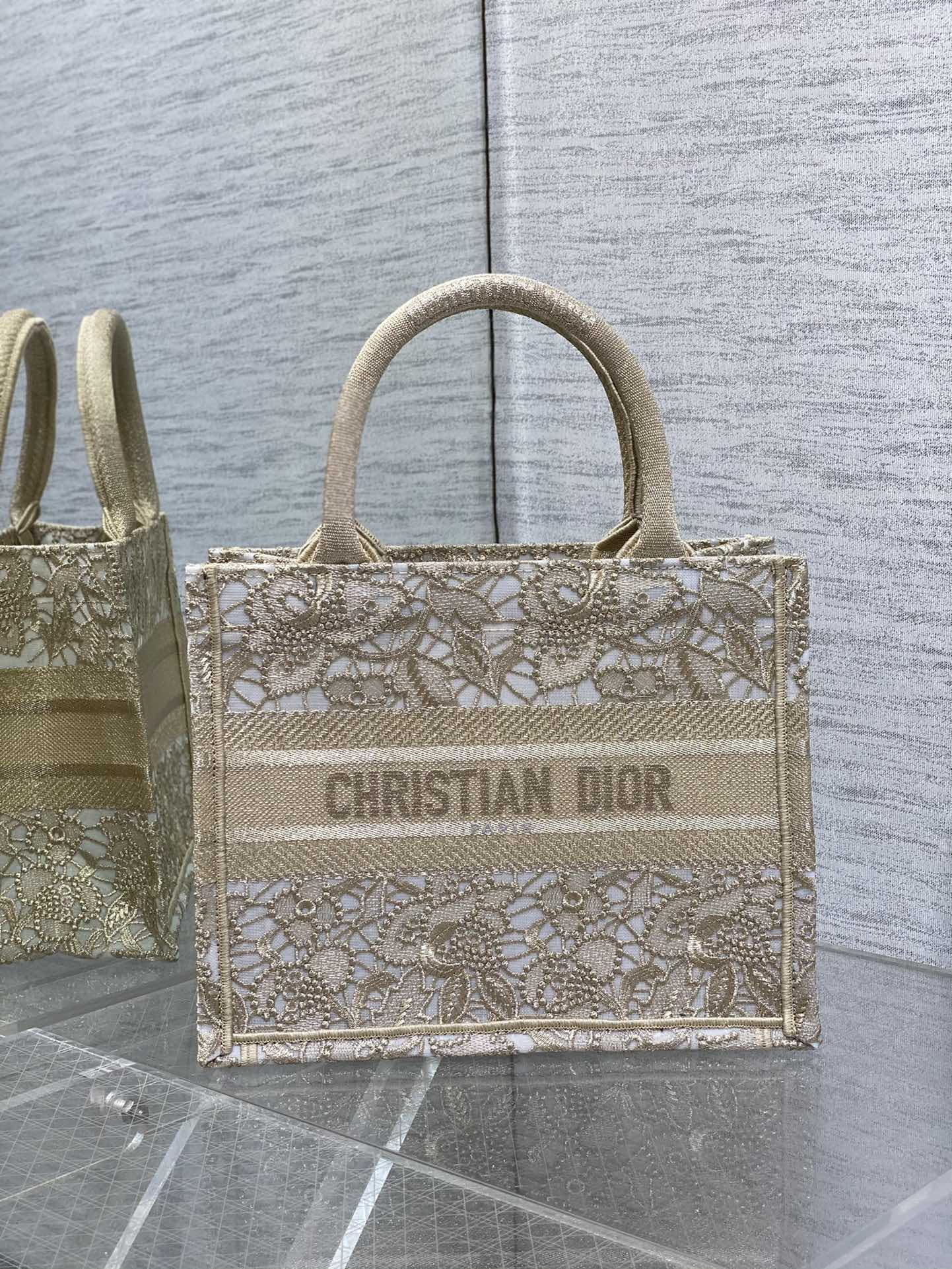 small D*or book tote