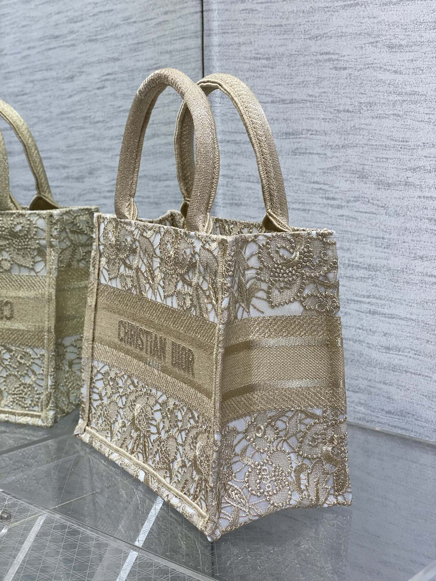 small D*or book tote