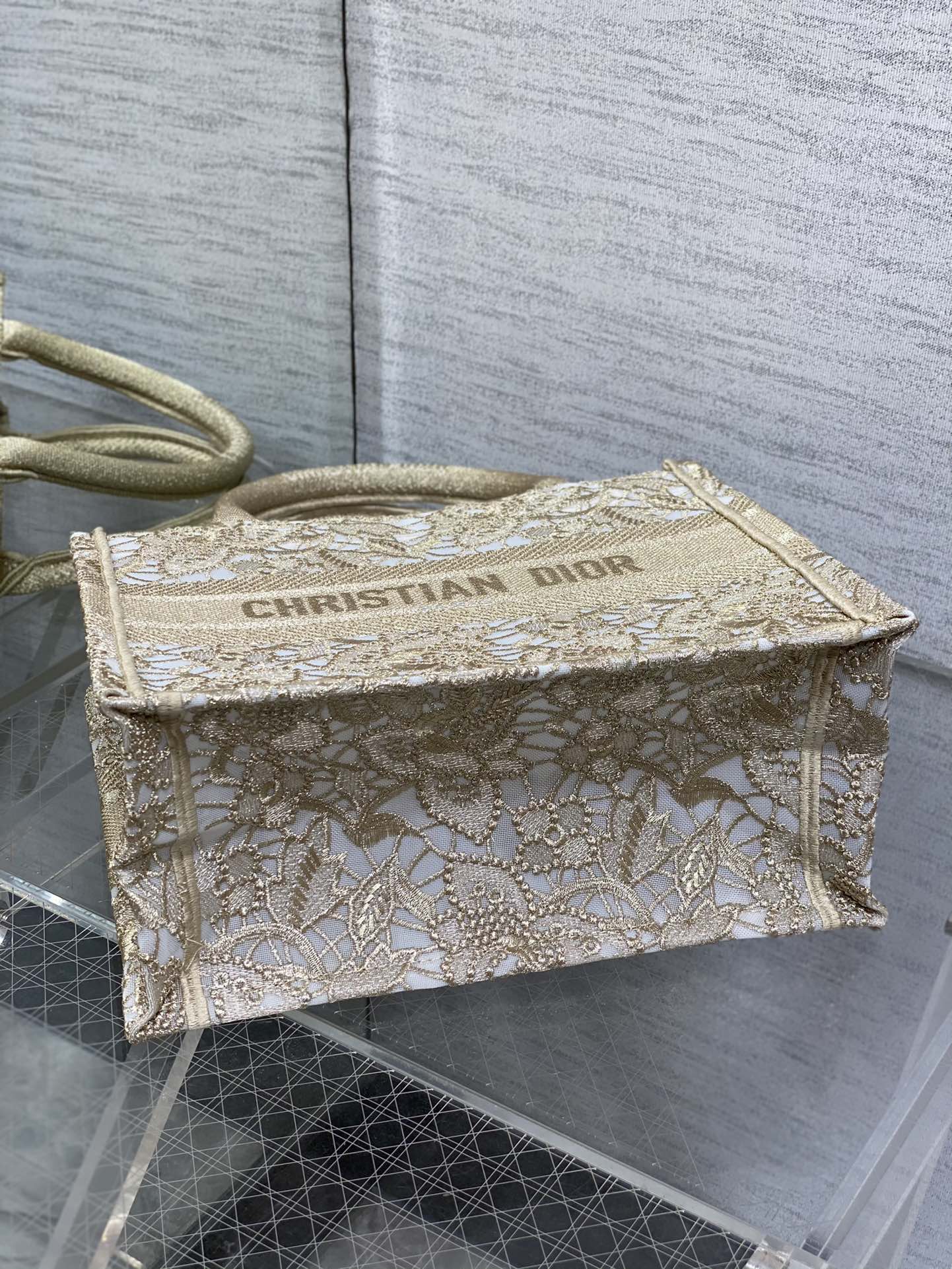 small D*or book tote